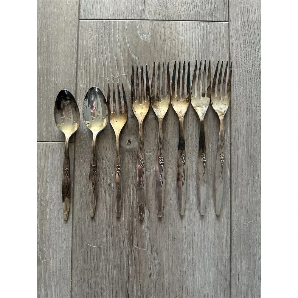 8 PCs Oneida ENCHANTMENT GENTLE ROSE Dinner Fork Lot Community Silverplate